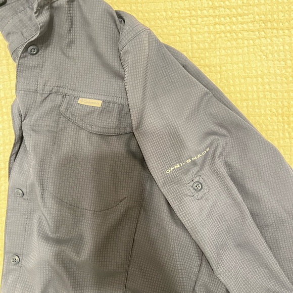 Womens Columbia long sleeve button up in size medium - Picture 2 of 5